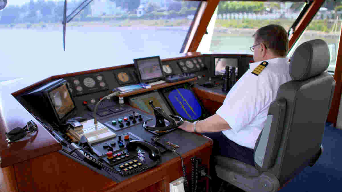 Kapitän bei Bonner Schifffahrt